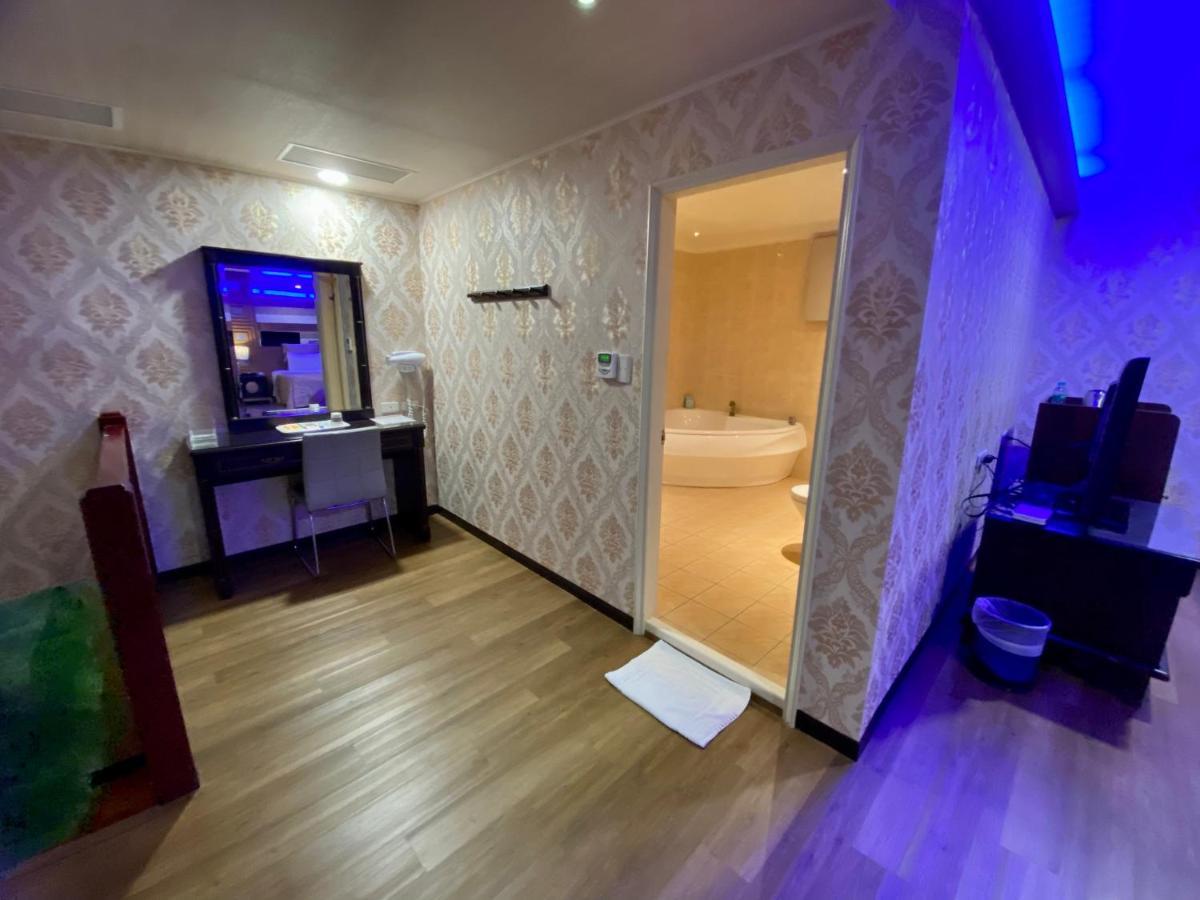 Huang Xing Motel Pingtung Exterior photo