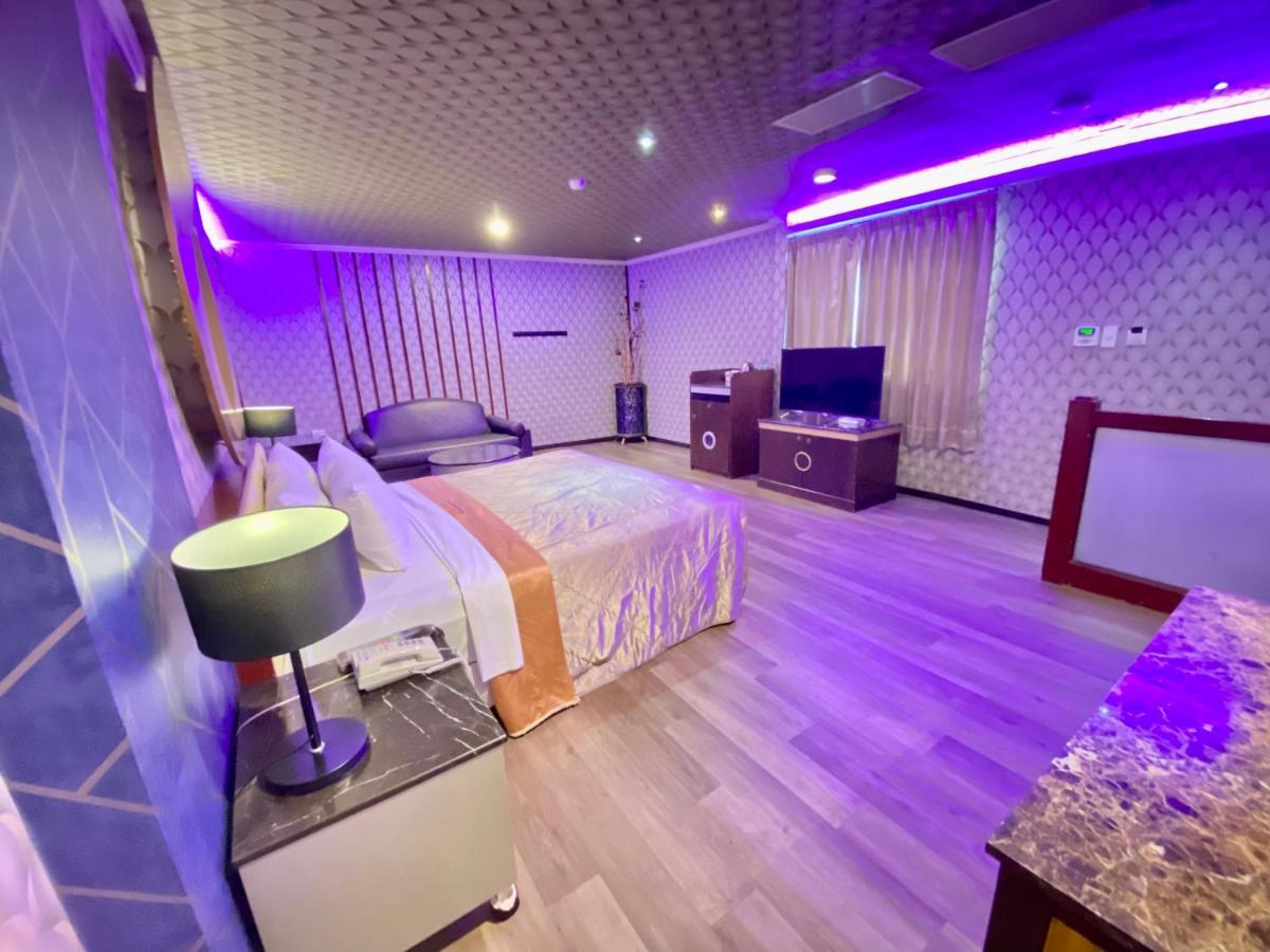 Huang Xing Motel Pingtung Exterior photo